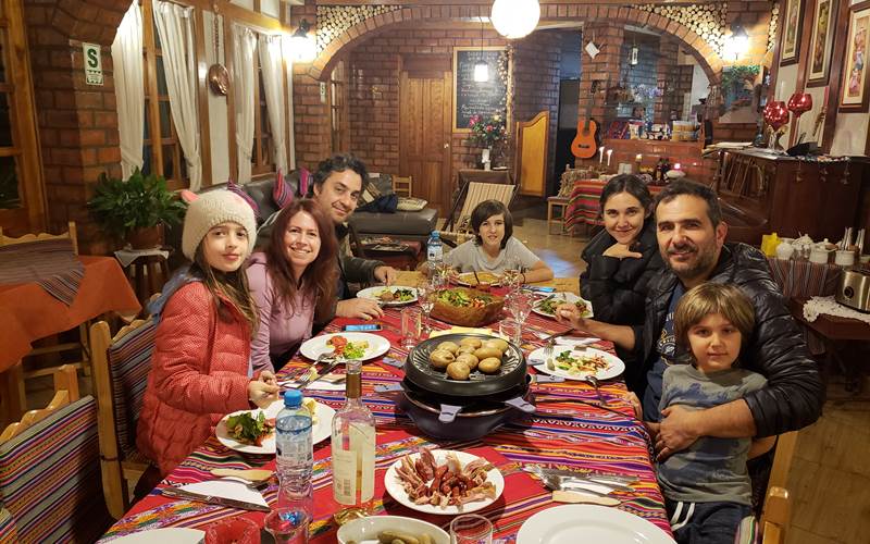 Cena a Copacabaña: Comiendo Raclette...