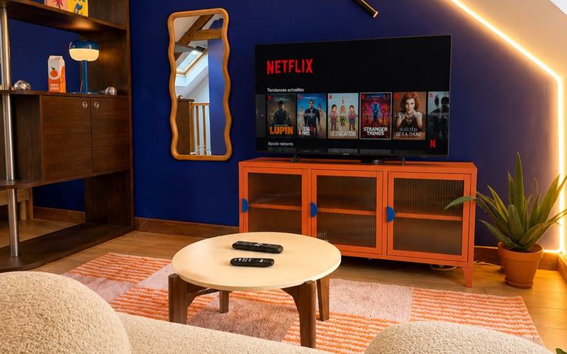 coin tv avec Netflix, disney plus sur le port de cancale