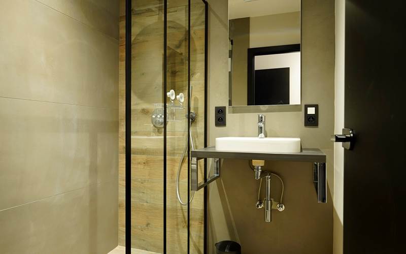 la Siroperie - gîte 4 p. - salle de douche chambre 2