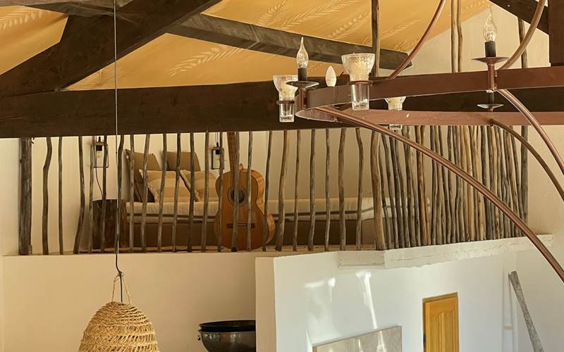 La cabane de l'orangerie en bois pelé