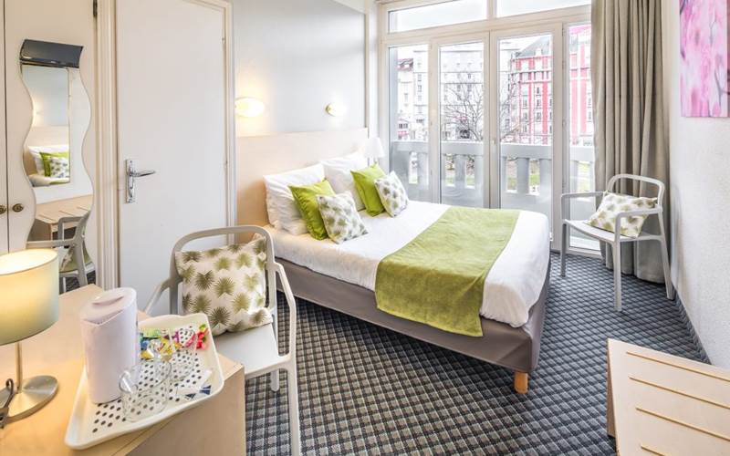 Chambre-10-min-1030x686