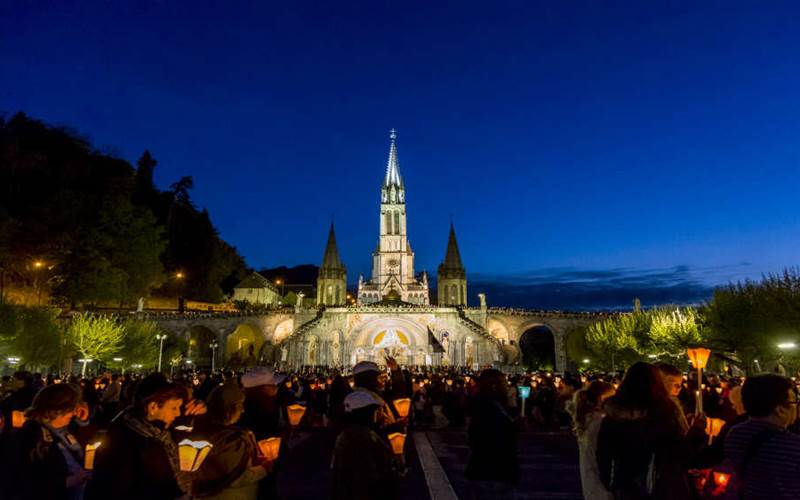 Tourisme-Procession-6_BD©P.Vincent-OT-Lourdes_2016