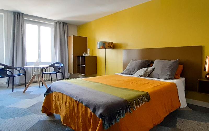 CHAMBRE VUE SUR COUR AVEC SALLE DE BAIN PRIVATIVE CANCALE