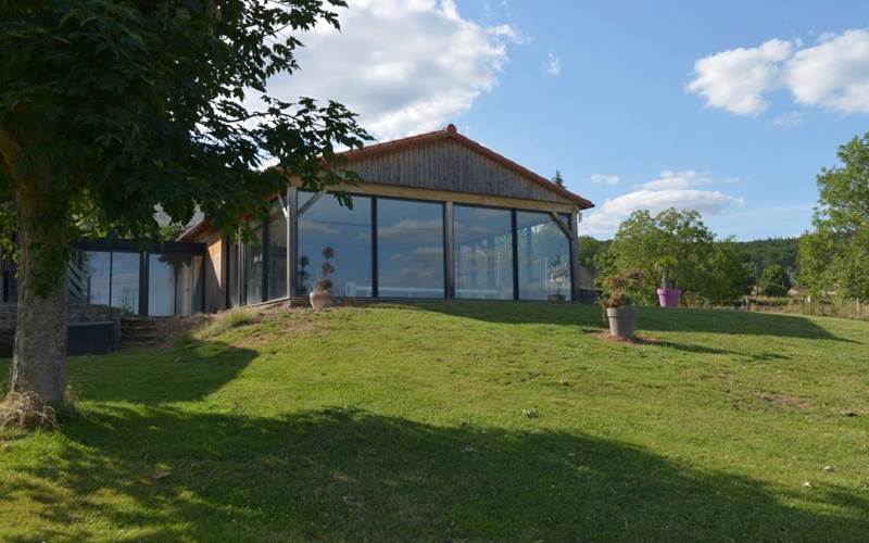 Vue du bâtiment de la piscine intérieure