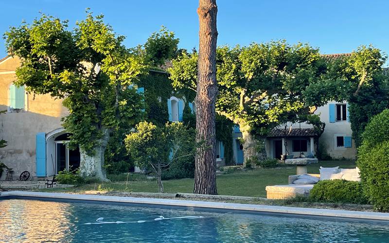 La vue depuis la piscine du Mas