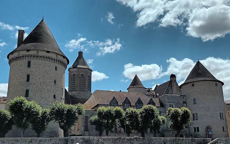 Domaine Pâquerettes et Pissenlits Tour Zizim Bourganeuf