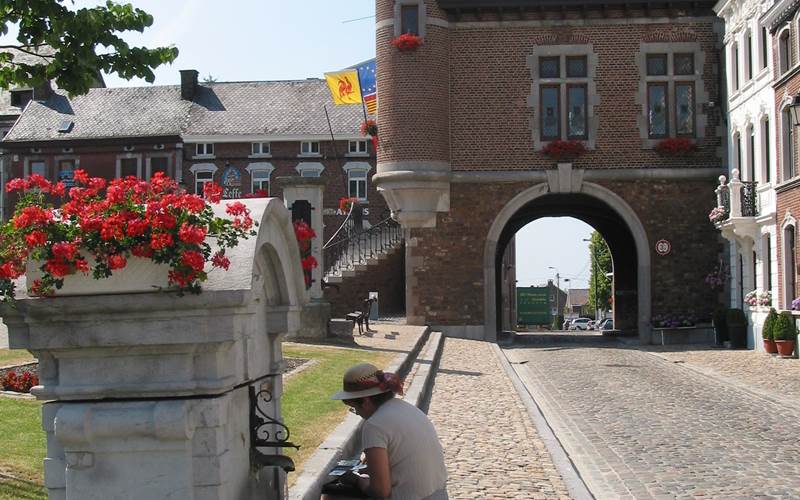 Clermont-sur-Berwinne_Place_fontaine©MT Pays de Herve