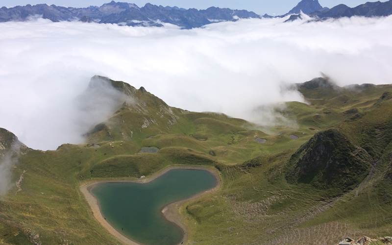 Lac-du-Montagnon-en-valle-dAspe-01--CDT64ASalaun-photo-around