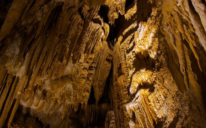 Grotte-de-Villars-4-photo-around