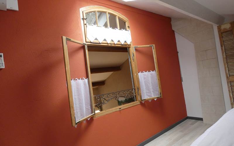Fenêtre dans chambre Les Ocres