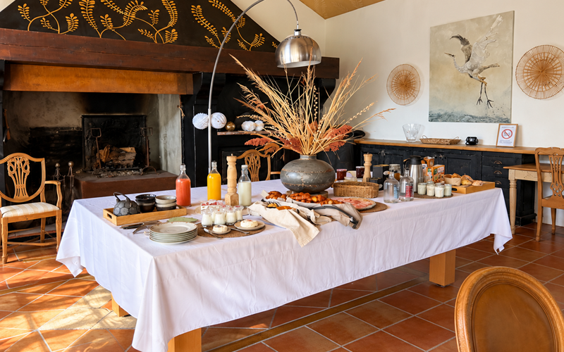 "Dans l'Orangerie, petits-déjeuners et pauses gournades accompagnent vos réunions, séminaires et moments de partage"