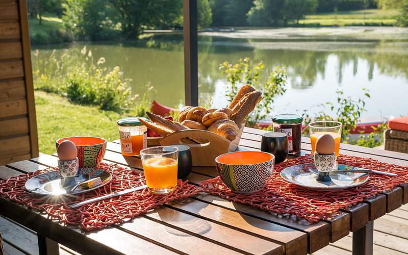Petit-déjeuner en terrasse