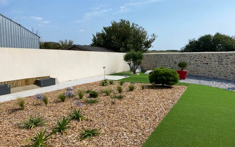 JARDIN A COTE DU GITE MOLENE