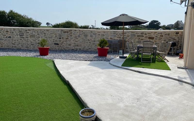 JARDIN A COTE DU GITE MOLENE