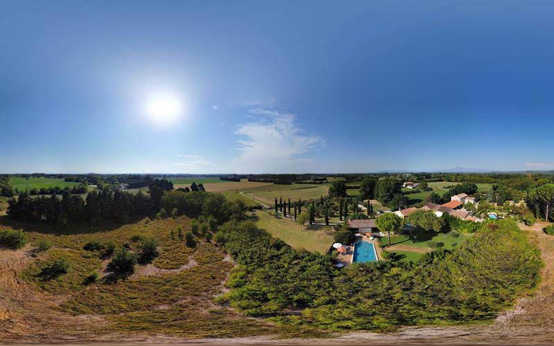 Le panorama une journée d'été