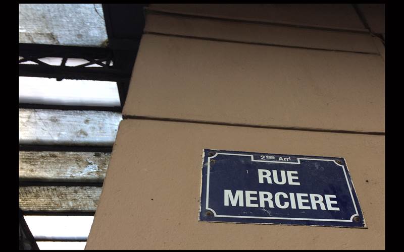 A deux minutes à pied du studio : la célèbre rue Mercière