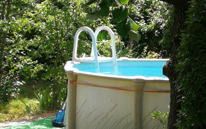 vue sur les monts d'Ardèche du gîte familial, gîte familial convivial et de regroupement d'amis en ardèche rhone alpes pde 16 à 24 personnes.