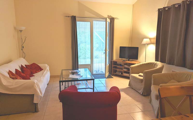 ETANG VALLIER RESORT VILLA CHARENTAISE SALON ET COIN TV