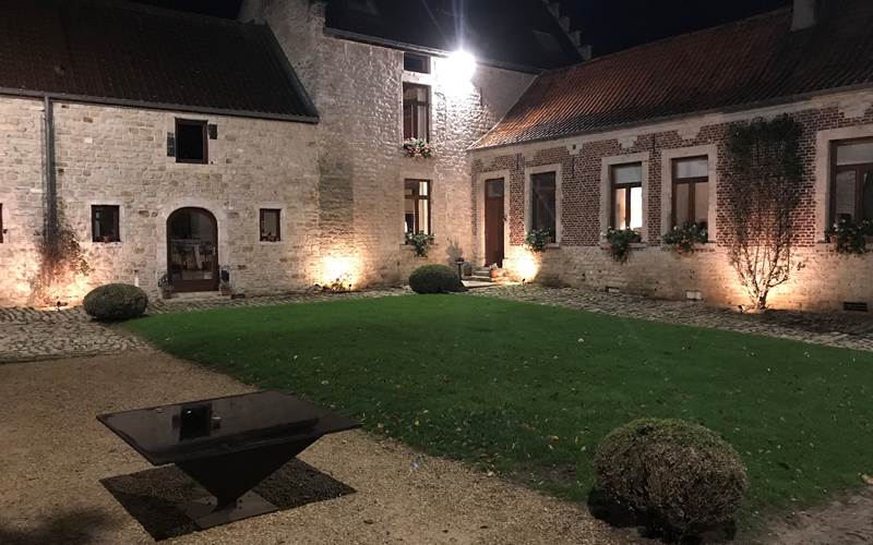La Cense - Mélin - Cour éclairée