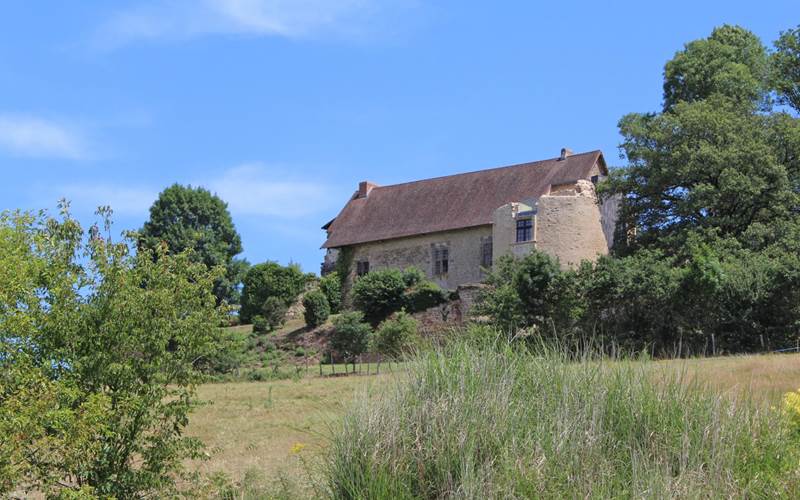 Vue du château depuis le village