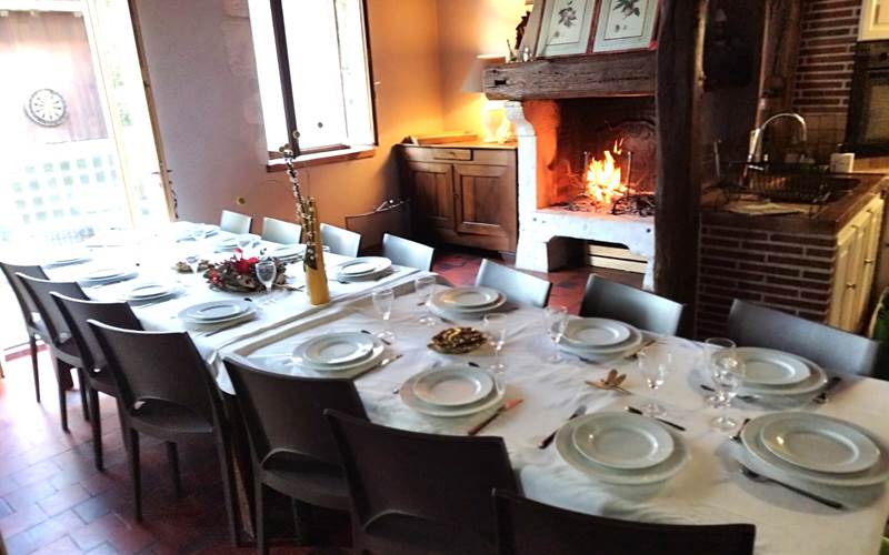 Soleil dehors, mais un peu frisquet, on profite du feu !