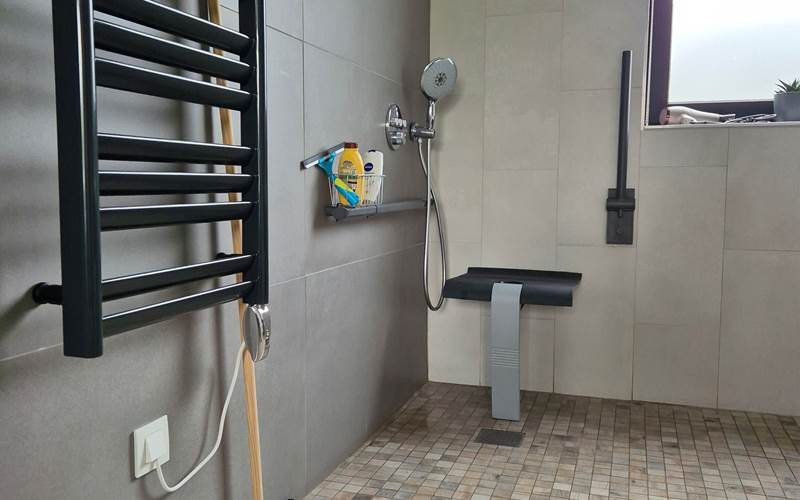 la Siroperie - gîte 4 p. - salle de douche chambre 1 - accessible PMR