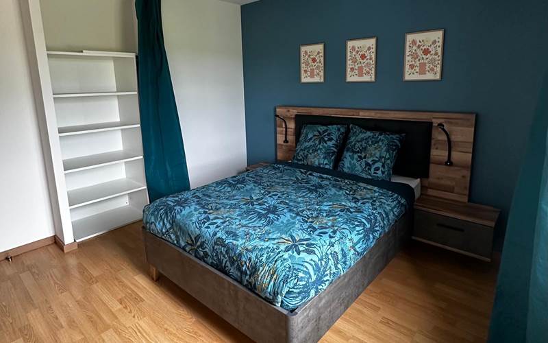 Deuxième chambre au rez-de-chaussée, pratique et confortable
