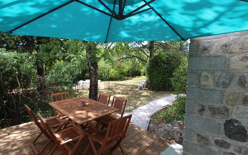 location gîte de groupe avec piscine et jardin au domaine Montloubier à Villeneuve de berg en ardèche et Rhône alpes  2 à 9 personnes