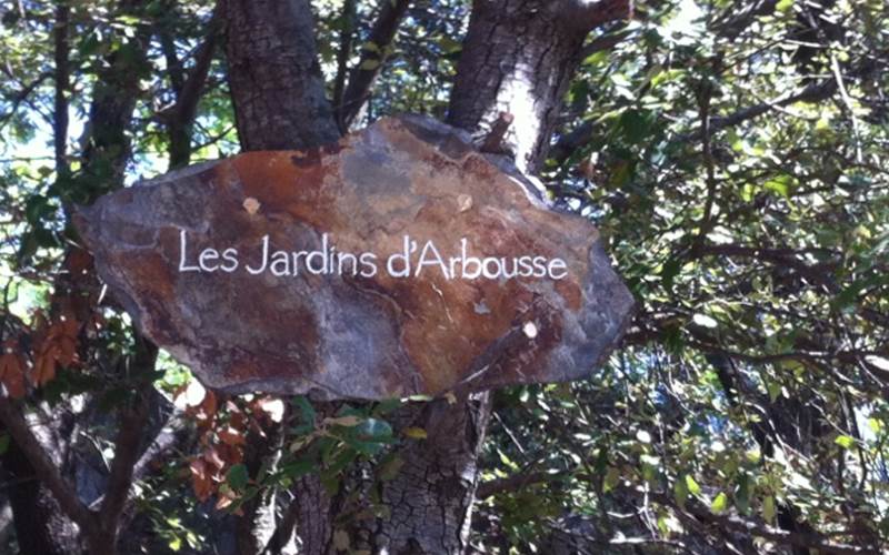 à l'entrée