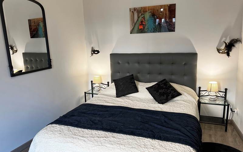 Chambre vénitienne, lit 160x200