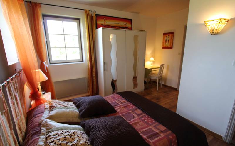 location gîte de groupe avec piscine au grand domaine Montloubier à Villeneuve de berg en ardèche et Rhône alpes 16 à 24 personnes