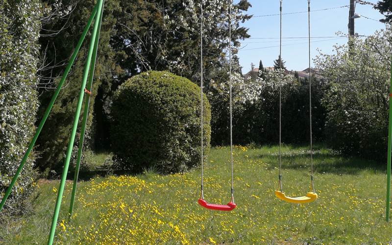 vue sur les monts d'Ardèche du gîte familial, gîte familial convivial et de regroupement d'amis en ardèche rhone alpes pde 16 à 24 personnes.