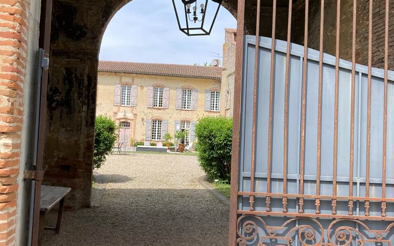 Portail et cour intérieure