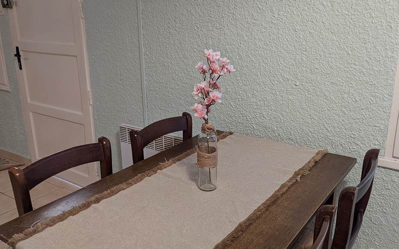 ETANG VALLIER RESORT GITE CLASSIQUE 1ER PRIX TABLE CUISINE