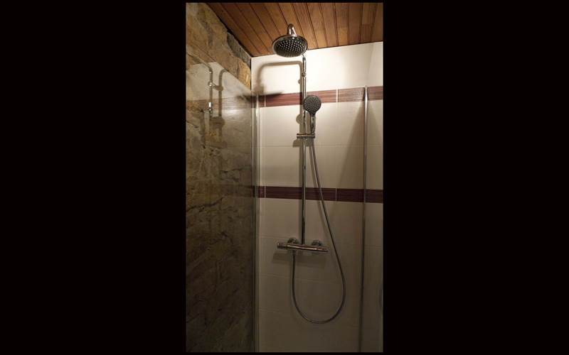 La douche à double pommeau.