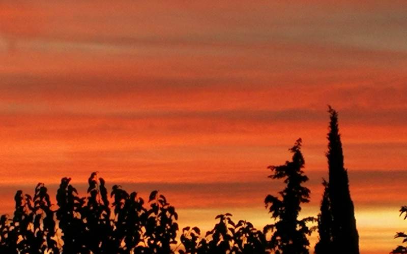 vue sur les monts d'Ardèche du gîte familial, gîte familial convivial et de regroupement d'amis en ardèche rhone alpes pde 16 à 24 personnes.