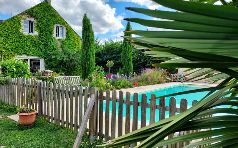au bord de la piscine...