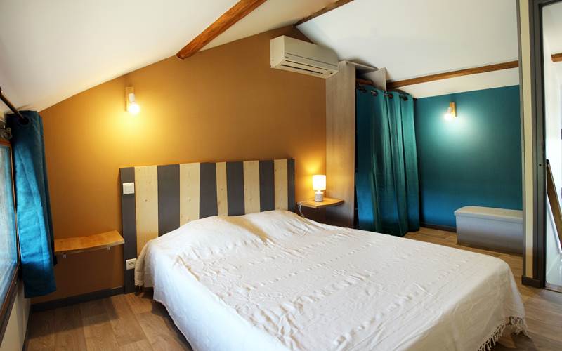 Chambre mansardée - 1 lit en 140 cm