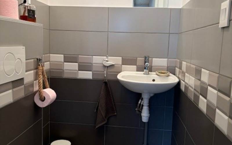 TOILETTE REZ DE CHAUSSEE