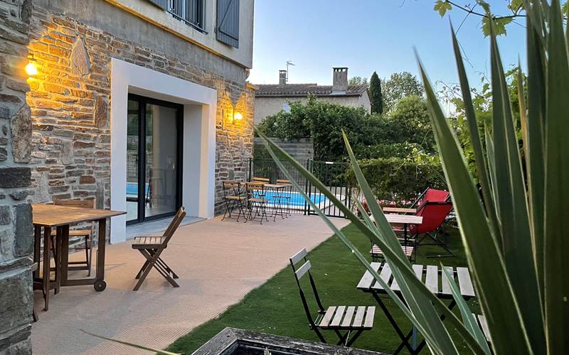 Terrasse-coté-piscine