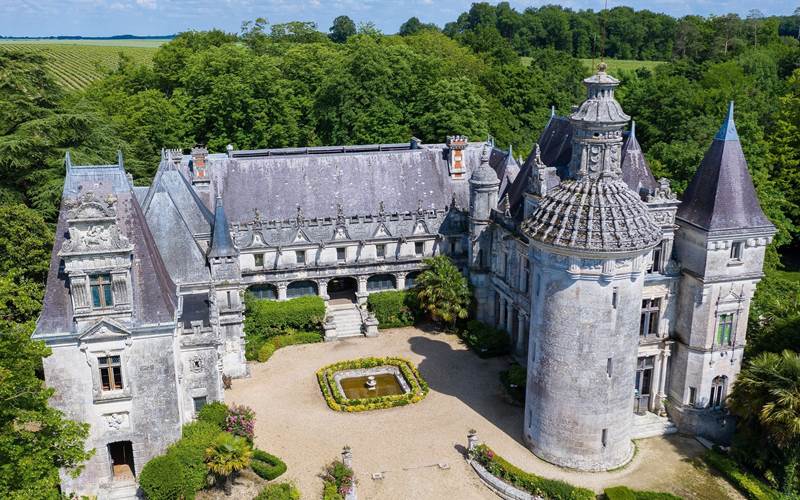 chateau-vue-de-haut-photo-around