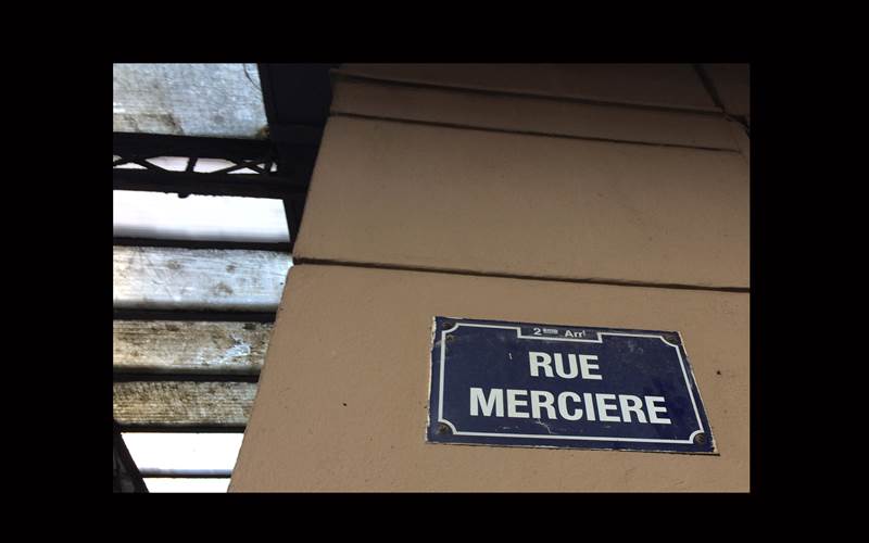 A deux minutes à pied du studio : la célèbre rue Mercière