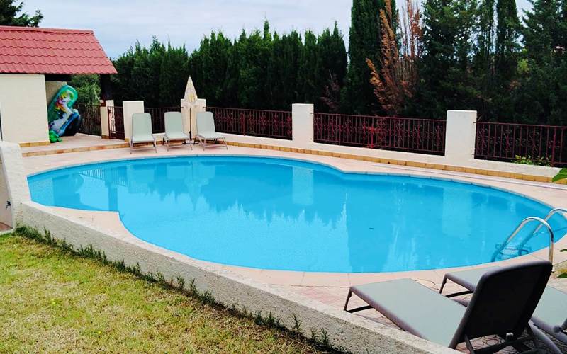 Mas Néoulous piscine.