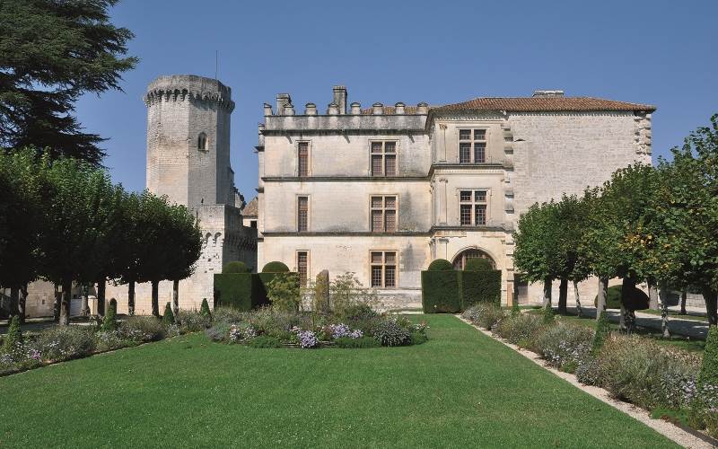 CDT24-tfinal-Chateau-de-Bourdeilles-Renaissance-photo-around