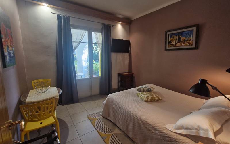Chambre standard "Le Petit Couscouril" idéal pour tout type de séjour pour 2 personnes.