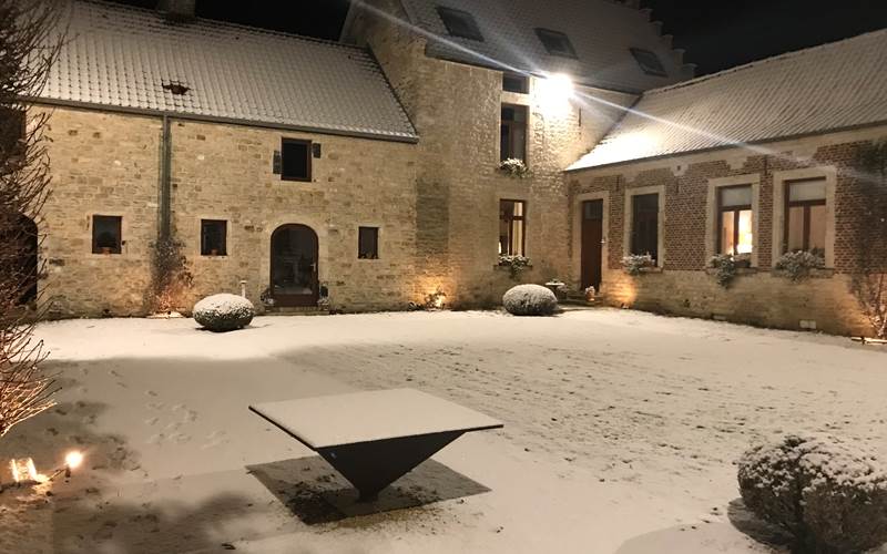 La Cense - Mélin - La cour sous la neige