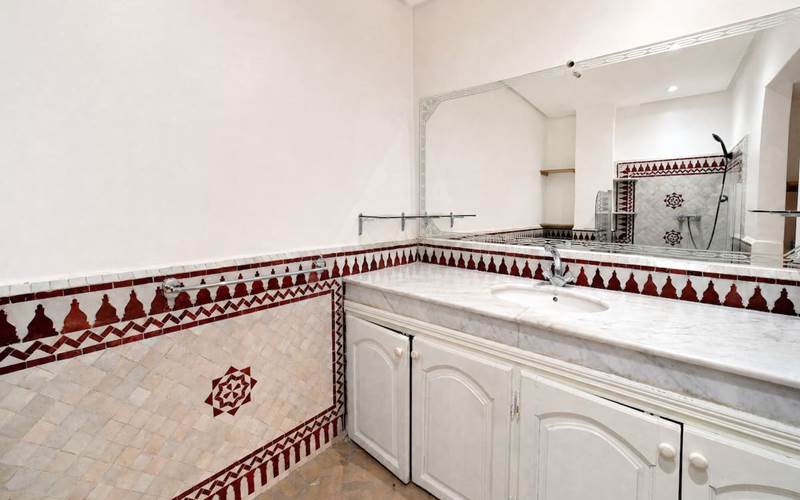 Salle de bain spacieuse