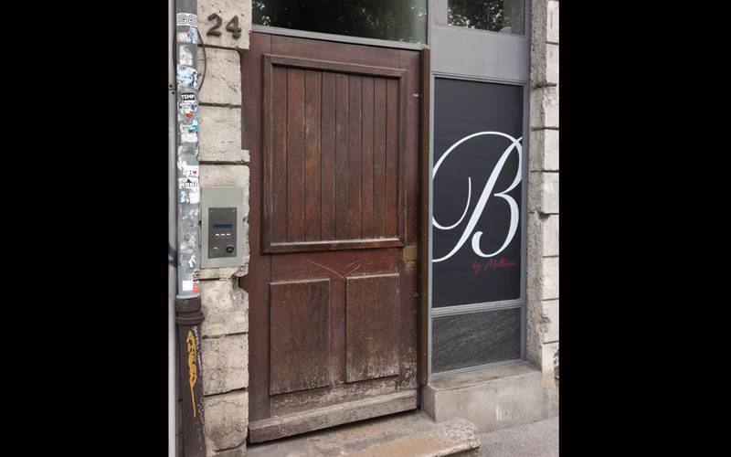 l'entrée de l'immeuble : 24, quai St Antoine