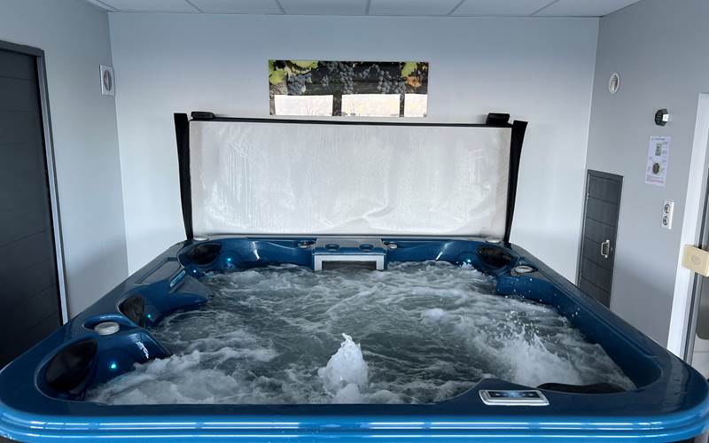 Spa 5 places (disponible en option seulement le week-end)