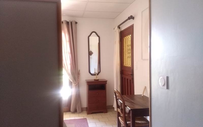 Chambre vers séjour + entrée